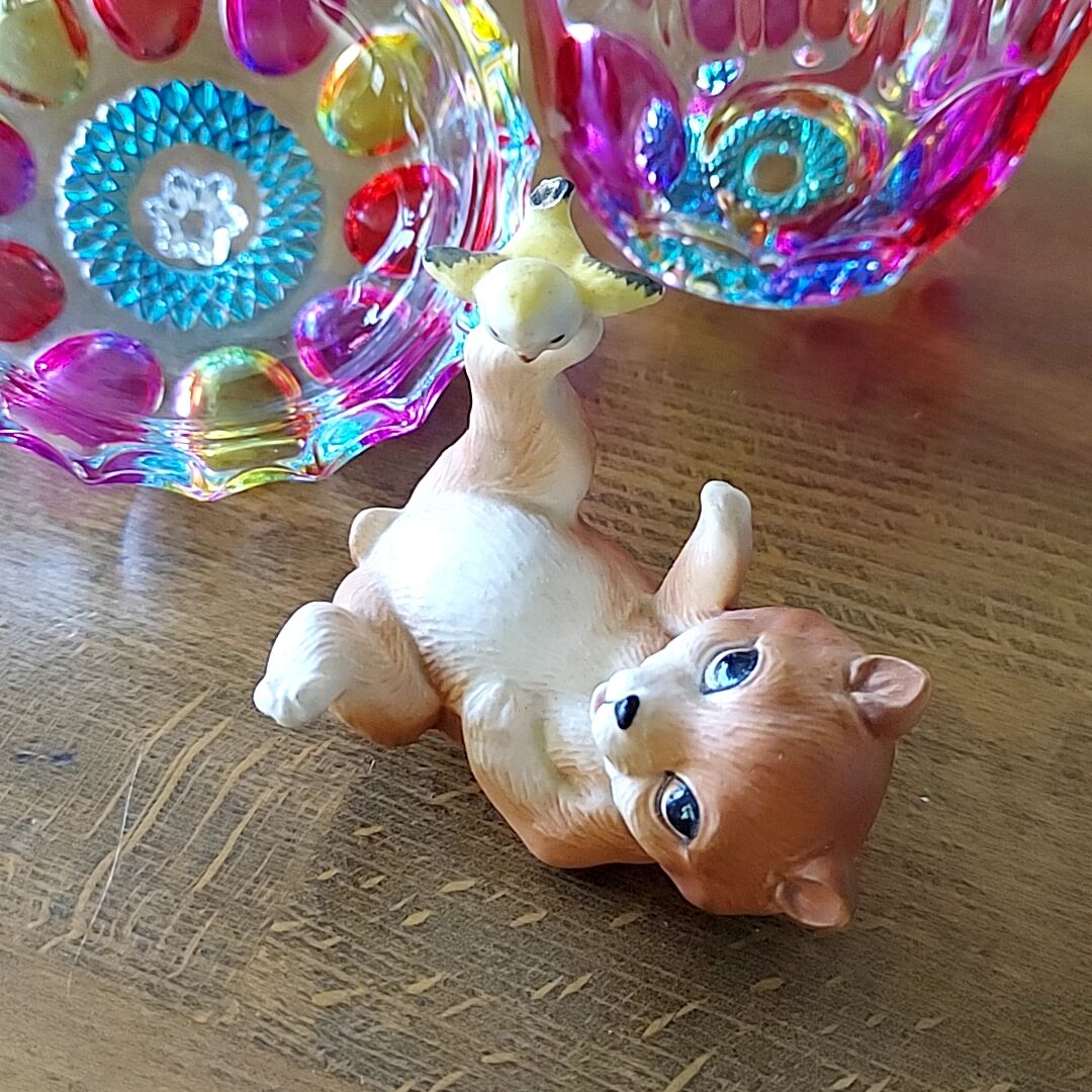 瀬戸ノベルティ・鳥とじゃれ合うくま🧸 | あんちーくKIDAN STORE