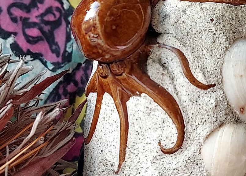 タコなど海の生き物の装飾が付いた蛸壺 タコなど海の生き物の装飾が付いた蛸壺 タコなど海の生き物の装飾が