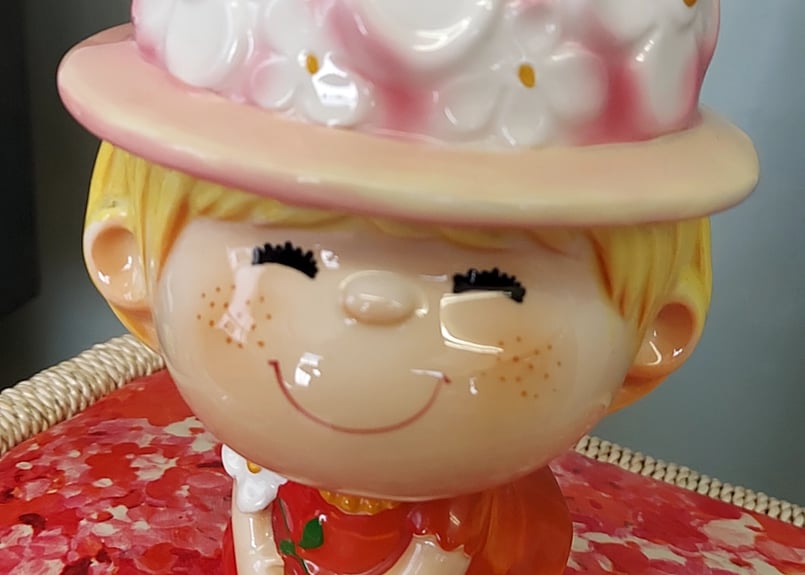 亜土ちゃんのプラスチック製の大きな貯金箱 Amazon | 水森亜土 置物 レトロ 貯金箱 亜土ちゃん | 貯金箱