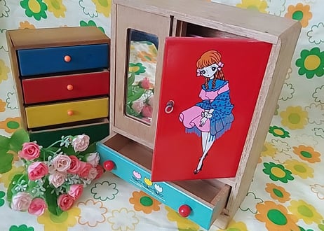 昭和30～40年代👧女の子とチューリップのままごと箪笥