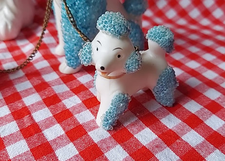 つぶつぶの付いたチェーン付きプードル🐩