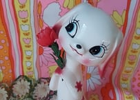 造花を持ったわんちゃんの陶器