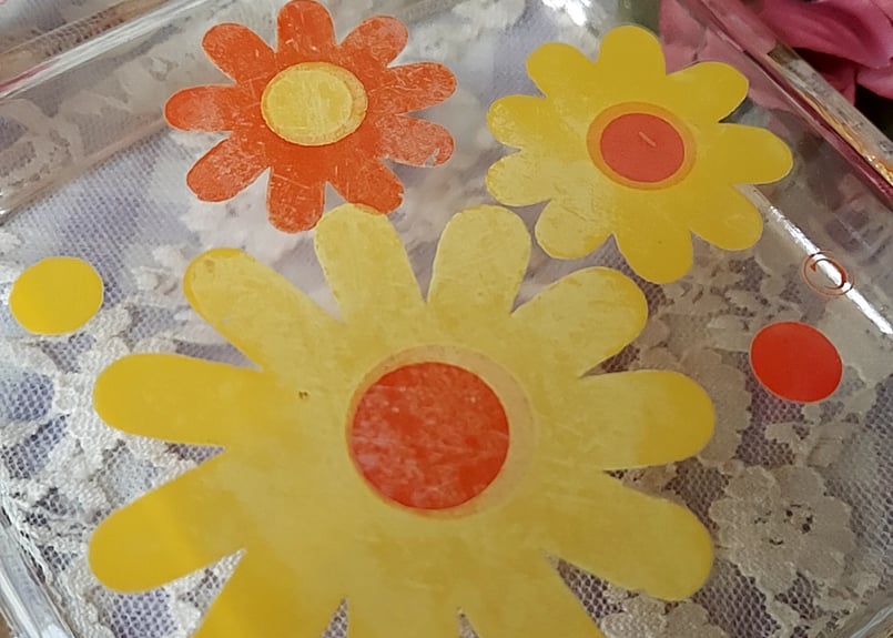 ポップなフラワー🌼*・硝子のスクエア灰皿 | あんちーくKIDAN STORE