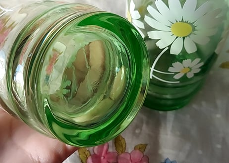 アデリア・ライムグリーンの野菊グラス