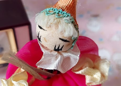 小さなポーズDOLL