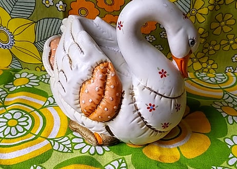 海外輸出用・お花柄のスワンの置物🦢