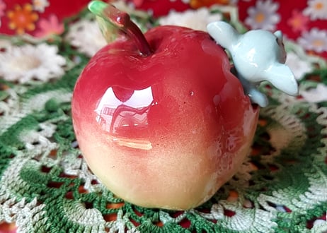 輸出用陶器・林檎から出るネズミ🍎