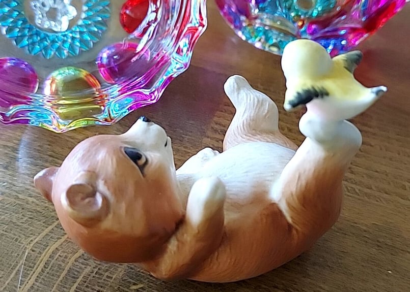 瀬戸ノベルティ・鳥とじゃれ合うくま🧸 | あんちーくKIDAN STORE