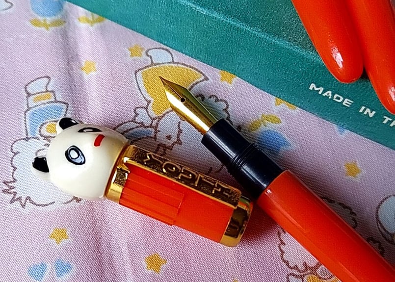 チャイナ製🇨🇳パンダの万年筆 オレンジ | あんちーくKIDAN STORE