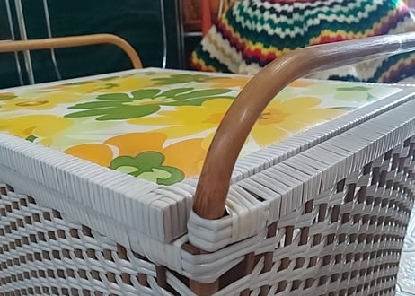 お花柄のビニール編み収納ケース