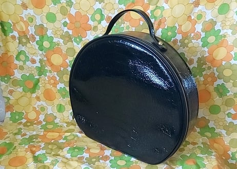 エナメルの丸型トランク