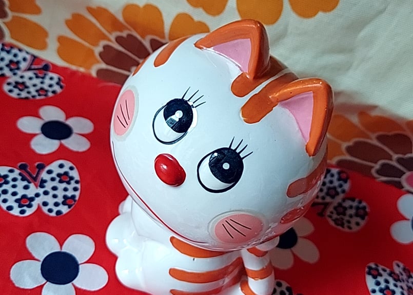 内藤ルネ・猫の陶器🐈⬛ ͗貯金箱 | あんちーくKIDAN STORE 内藤ルネ・猫の陶器🐈⬛ ͗貯金箱 | あんちーくKIDAN STORE