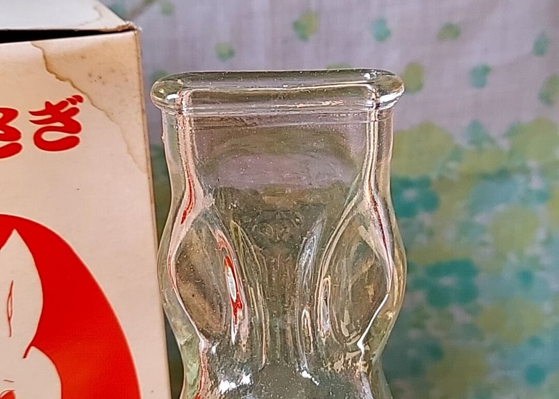 骨董 時代ガラス 希少 ウサギ哺乳瓶 ウサギ車エンボス ウランガラス