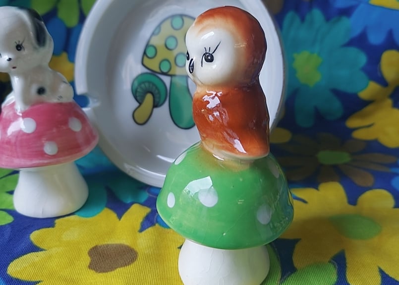 キノコ型陶器置物 緑色 きのことフクロウ🦉陶器の置物 | あんちーくKIDAN STORE