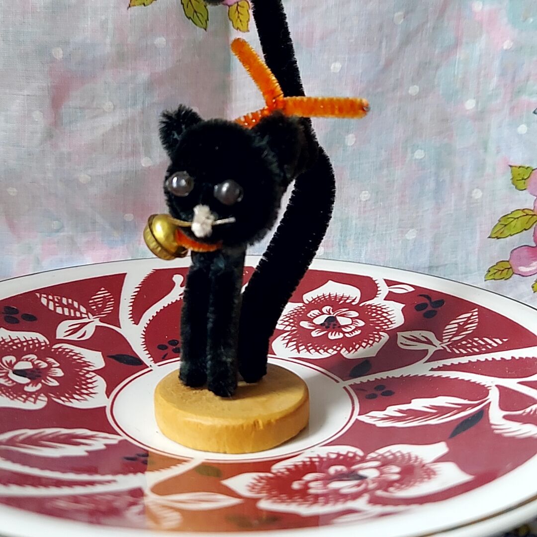昭和レトロ　人形　ぬいぐるみ　ニャンコフ　猫　子猫　黒猫 昭和レトロ 古い黒猫のぬいぐるみ - メルカリ