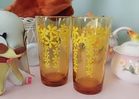アデリア･黄色のお花が下がるアンバーグラス