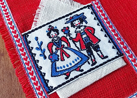 チロルの民族❤ランチクロス レッド