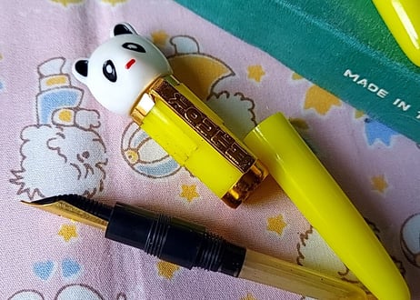 チャイナ製🇨🇳パンダの万年筆 イエロー