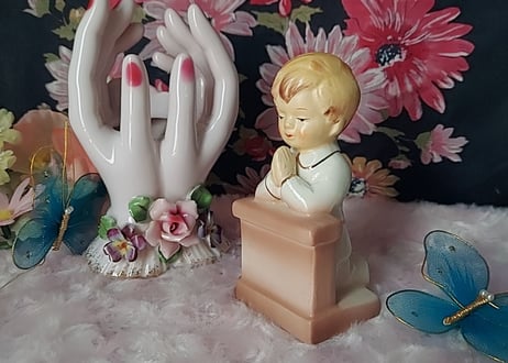瀬戸ノベルティ˙👼🏼˙お祈りをする男の子