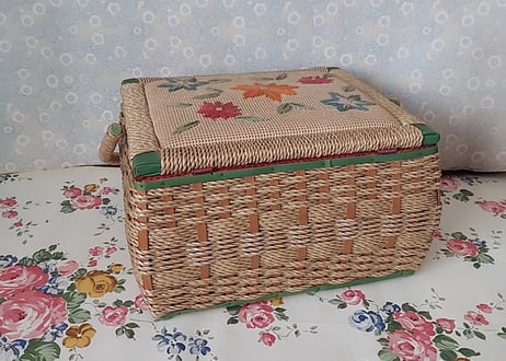 お花刺繍🌸エメラルドグリーンのソーイングBOX
