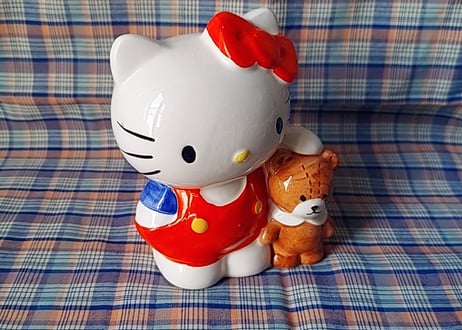 SANRIO・キティちゃんの陶器の貯金箱