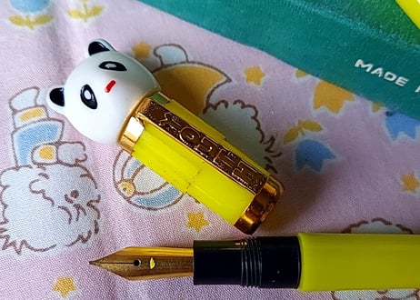 チャイナ製🇨🇳パンダの万年筆 イエロー