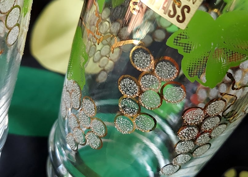 葡萄と葉のデザイン ガラスの器　2個セット 葡萄と葉のデザイン ガラスの器 2個セット