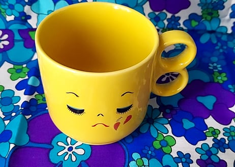 お顔の泣き顔マグカップ