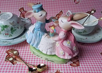 AVON☕うさぎのティータイム陶器の置物
