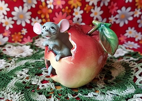 輸出用陶器・林檎から出るネズミ🍎