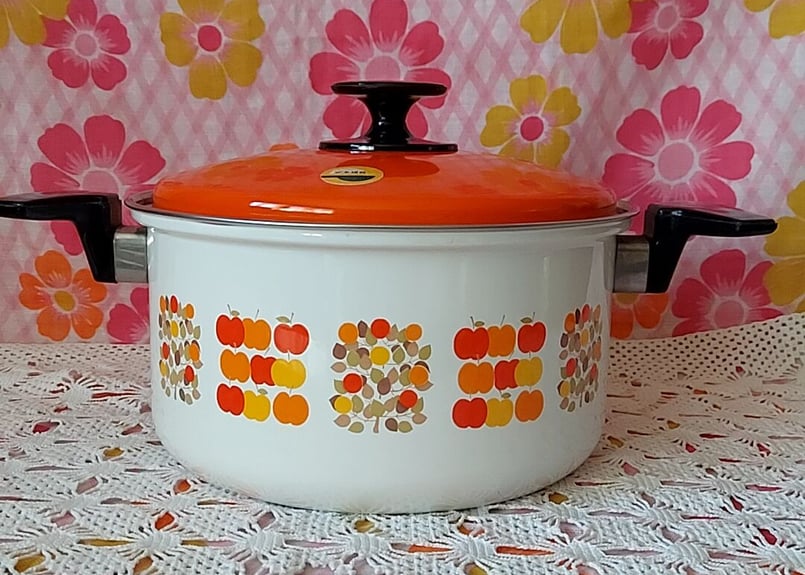 ヤマタカ・林檎のホーロー両手鍋 | あんちーくKIDAN STORE