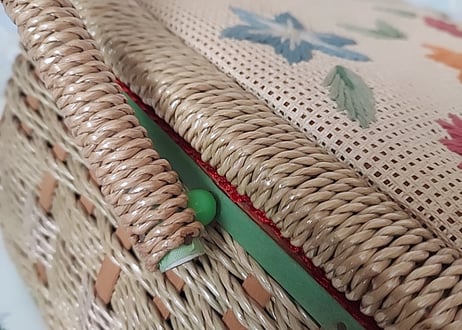 お花刺繍🌸エメラルドグリーンのソーイングBOX