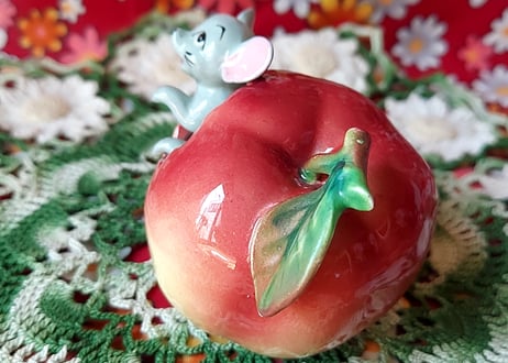 輸出用陶器・林檎から出るネズミ🍎
