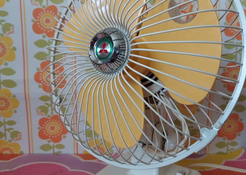 三菱🌻ひまわり柄の卓上扇風機 | あんちーくKIDAN STORE