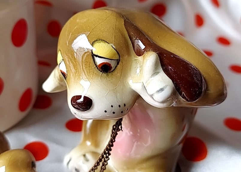 チェーンで繋がれた、ビーグル親子陶器 | あんちーくKIDAN STORE