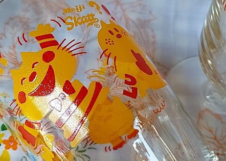 明治スカット・亜土ちゃんデザインワイングラス