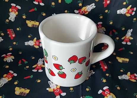 いちごとお花のマグカップ