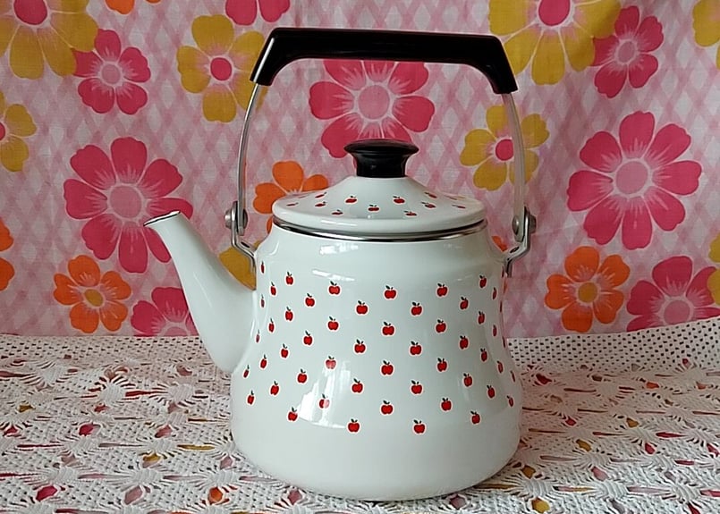 EJIRY🍎りんごのホーローケトル | あんちーくKIDAN STORE