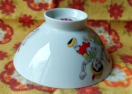 パチもの・ピノキオ風レトロ茶碗