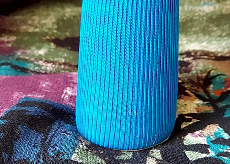 ブルーニットの黒子陶器