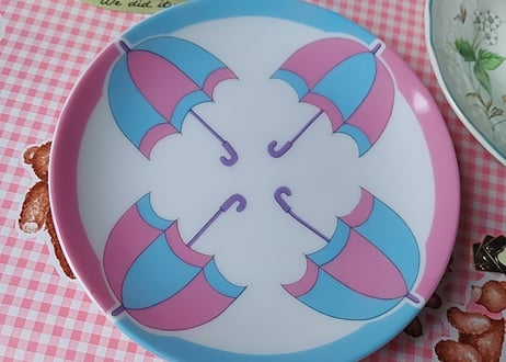 アンブレラの陶器のプレート