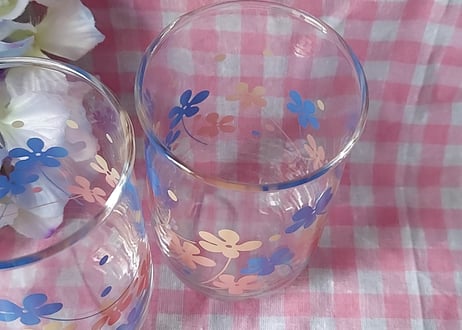 クリーミーカラーのお花グラス