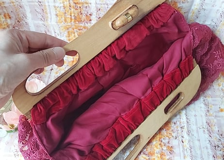 ワインレッドレースのウッドハンドルBAG