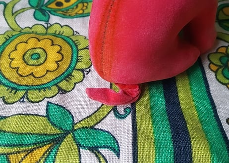 顔が長い犬のおがくずDOLL ピンク