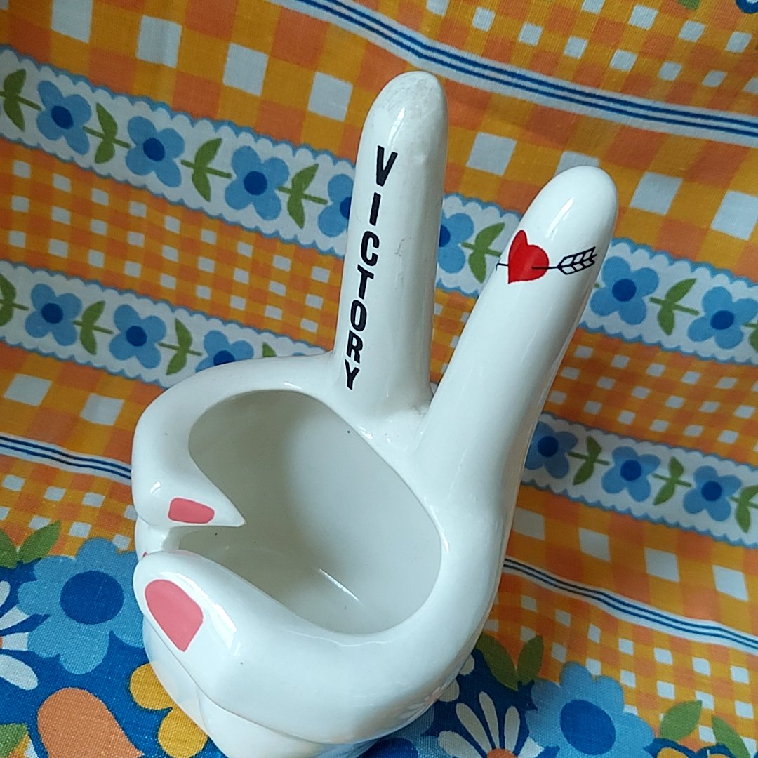 ハンドモチーフ　オブジェ　灰皿　小物入れ　陶器　スペースエイジ置物アート　モダン ハンドモチーフ オブジェ 灰皿 小物入れ 陶器 スペースエイジ