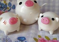 プラスティック・子豚の調味料入れ