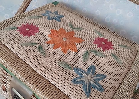 お花刺繍🌸エメラルドグリーンのソーイングBOX