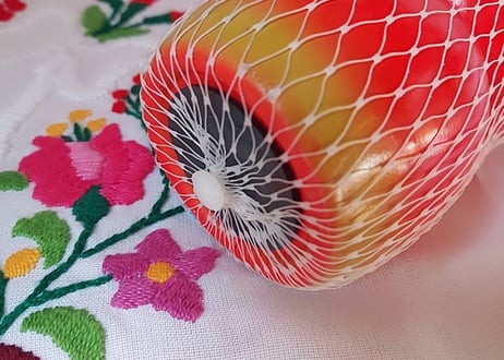 ネットに入ったりんごバンク🍎