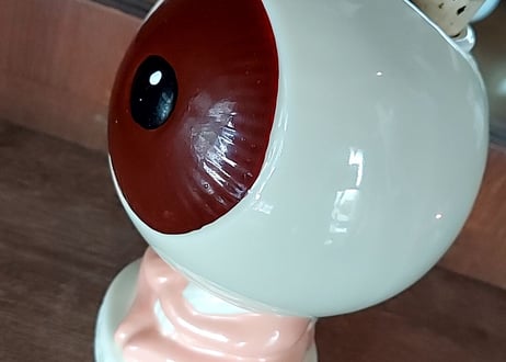 陶器の目玉のおやじ✩.*˚酒瓶