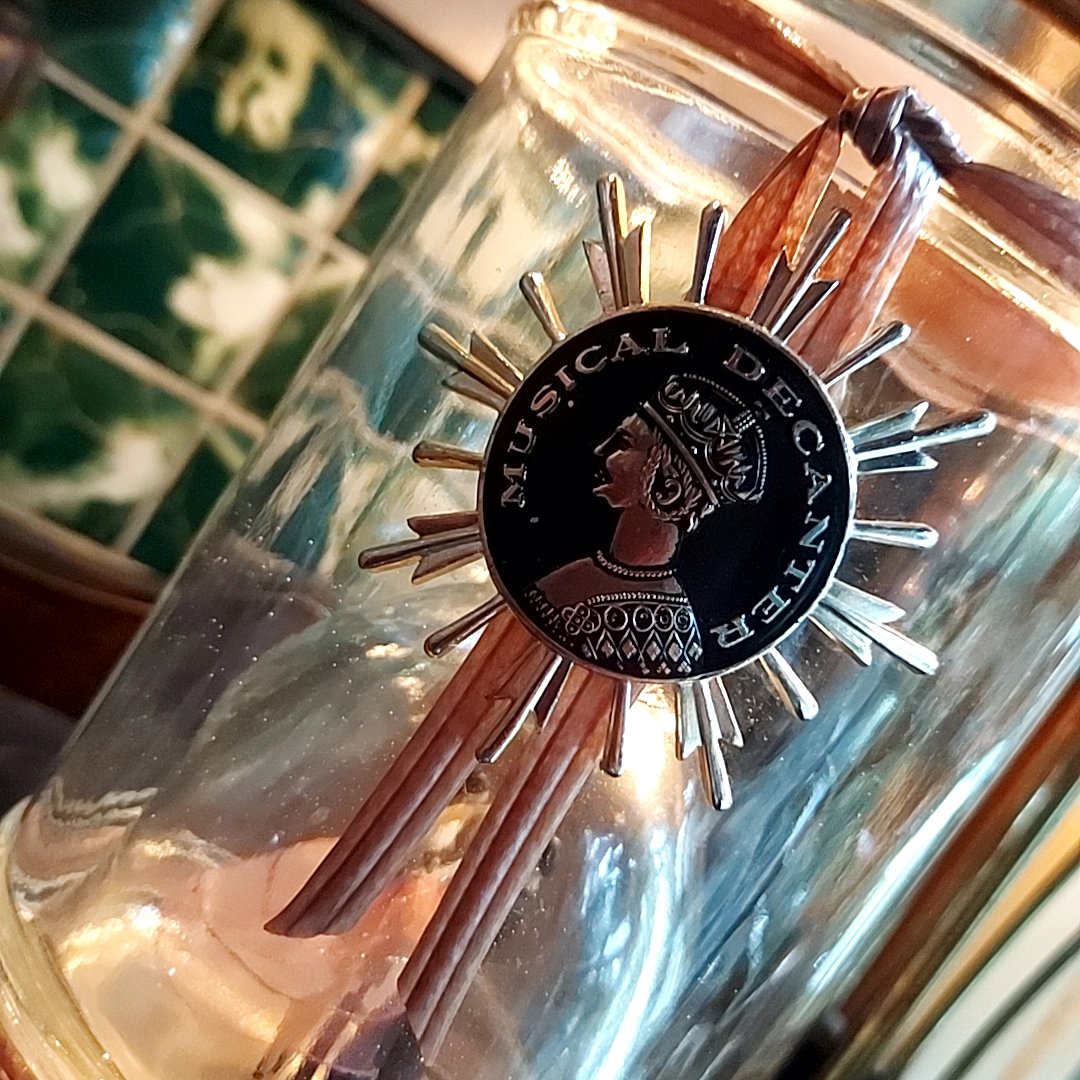 ウィスキーボトル🍾踊るペアのオルゴール | あんちーくKIDAN STORE